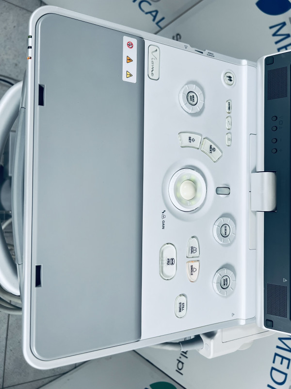 Przenośny aparat USG Toshiba Viamo z wózkiem SSA-640A